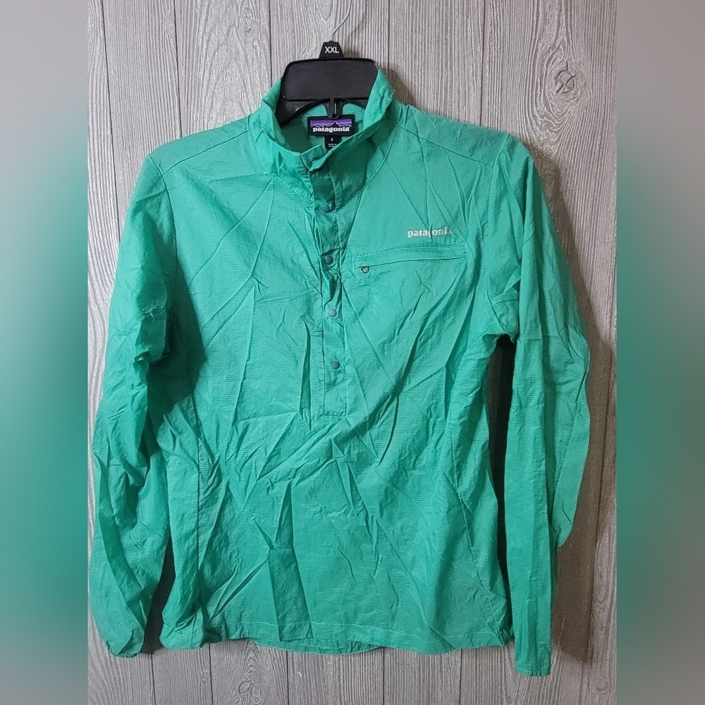 Patagonia Vibrant Green Button-Up snap Shirt